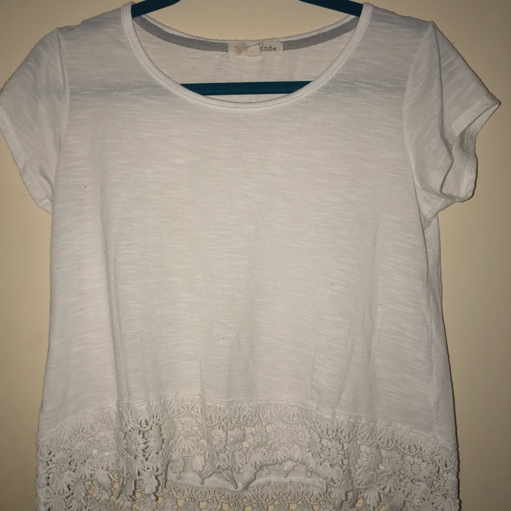 Cute white t- shirt with mesh bottom.